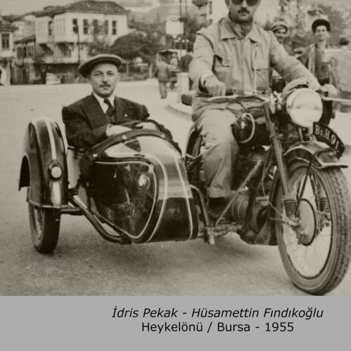 Eski Bursa Fotoğrafları Yıl 1955 Heykel Önü